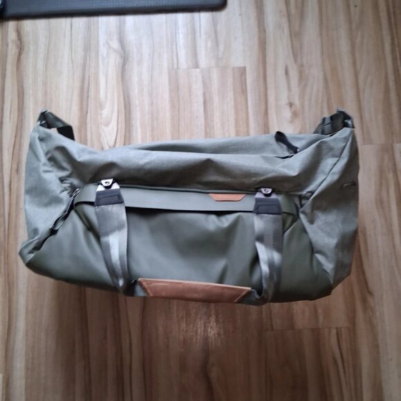 Peak Design Travel Duffel 35L – Sage Green / Gray – Premium Weatherproof Bag – - Picture 3 of 3